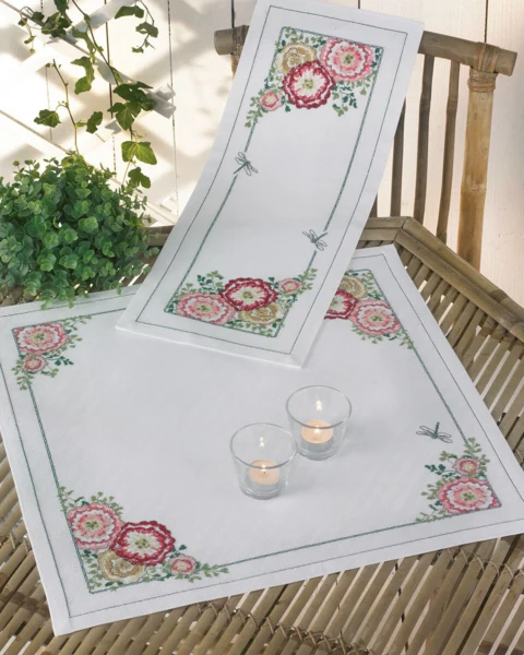 Broderikit Stokroser 24 x 62 cm