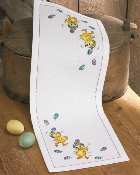 Broderikit Dansende kyllinger 24 x 67 cm