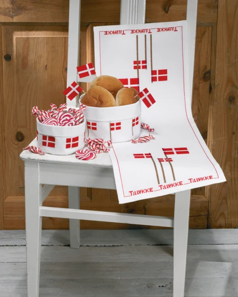 Broderikit Tillykke løber DK 25 x 64 cm