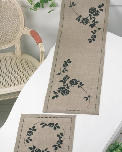 Broderikit Sorte roser 36 x 110 cm