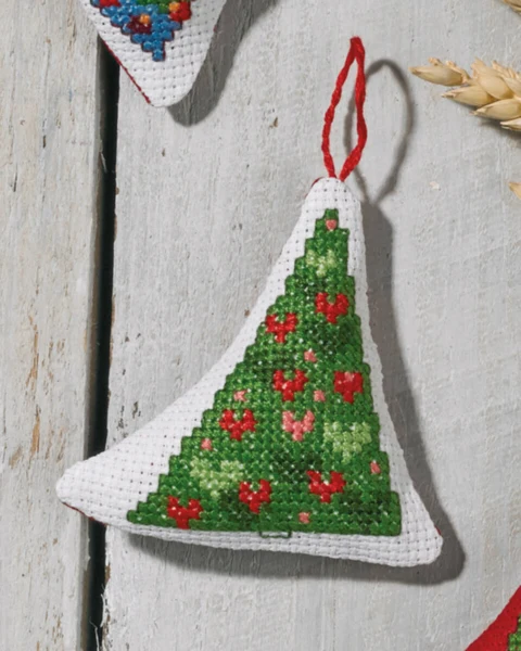 Broderikit Hjerter i juletræ 7 x 8 cm