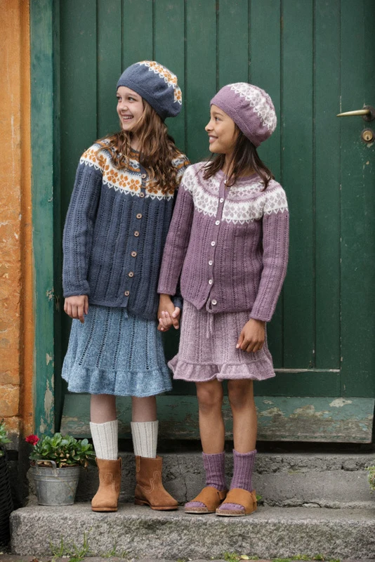 DSA69-05 Nanna Kardigan, Skjørt & Baskerlue Syrin