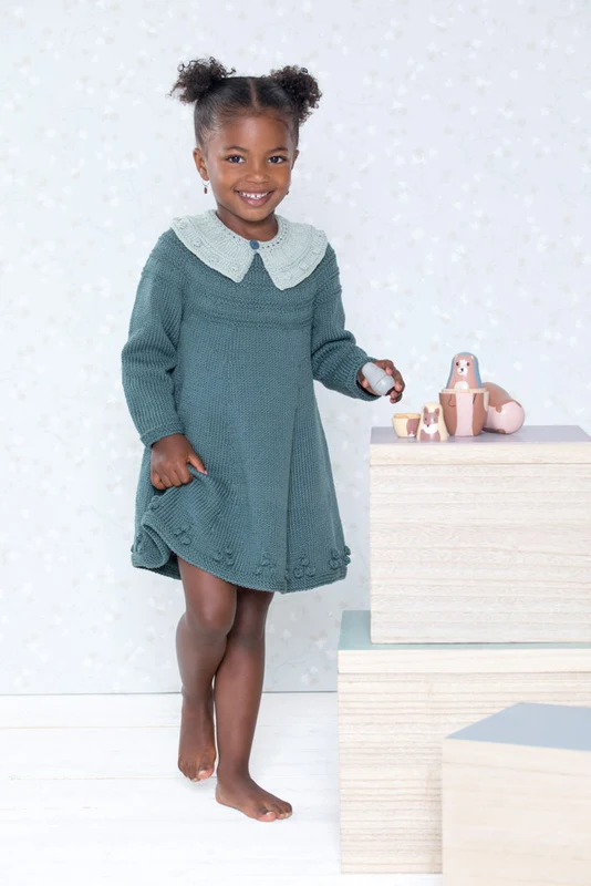 DG396-13 Lise Kjole, Kyse & Løs Krave Smaragdgrønn