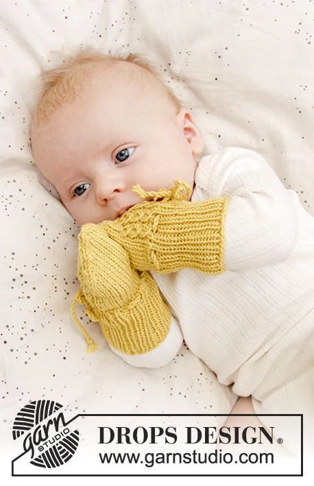 33-28 Stroll in the Park Mittens by DROPS Design