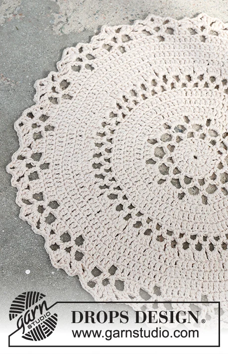 0-1507 Holly Doily by DROPS Design