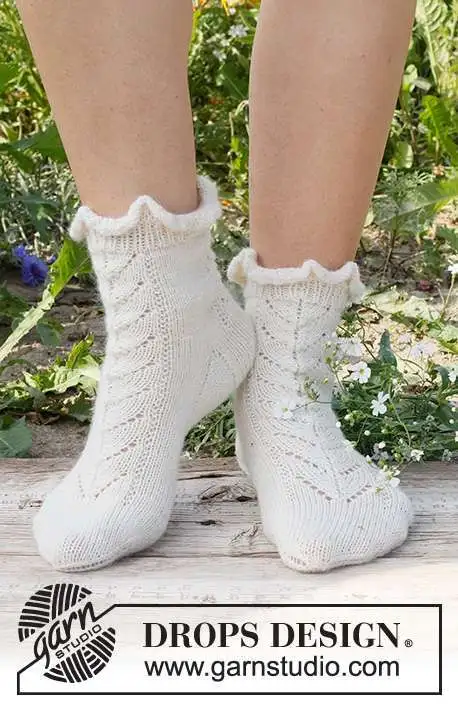 229-28 White Pine by DROPS Design