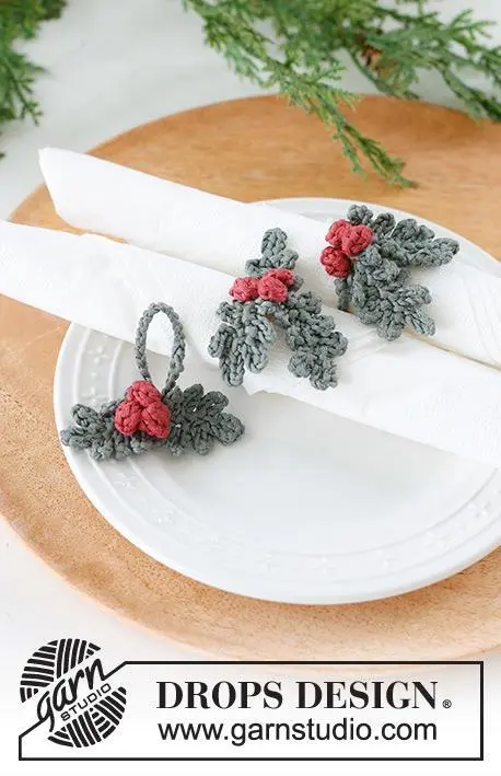0-1588 Holly Napkin Rings by DROPS Design