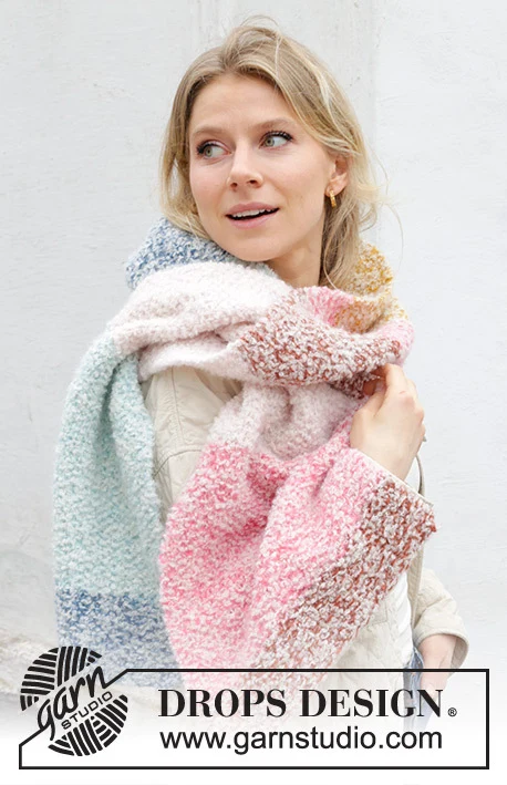 242-29 Dream Weaver Scarf by DROPS Design