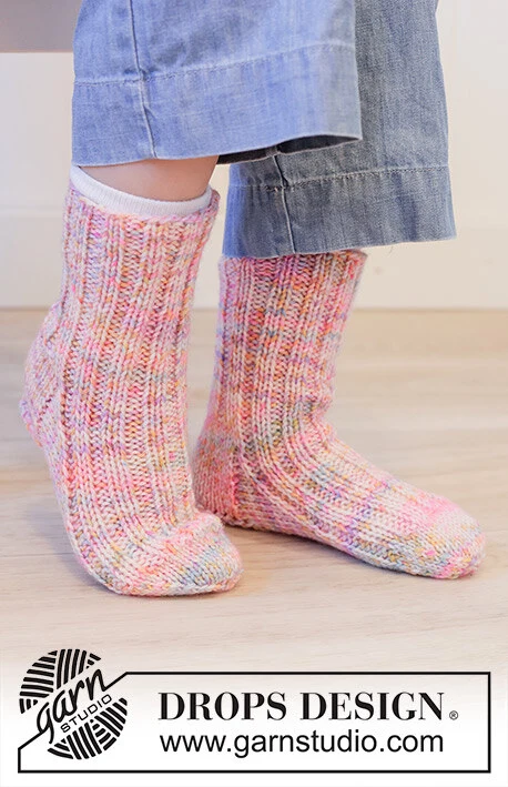 48-20 Lily Leaper Socks by DROPS Design