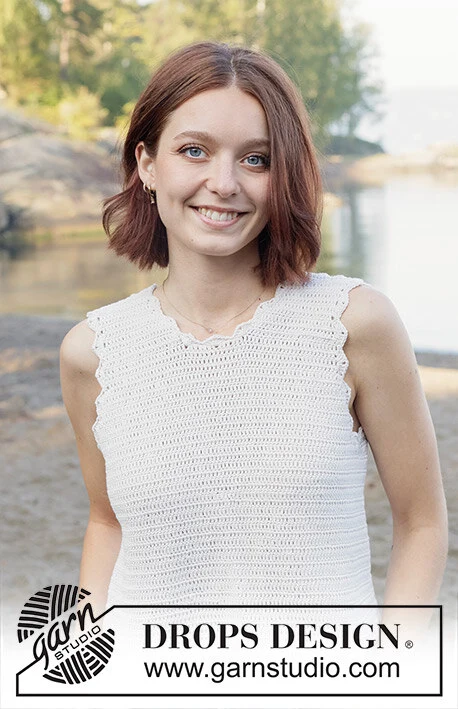 257-31 Scallop Bliss Top by DROPS Design