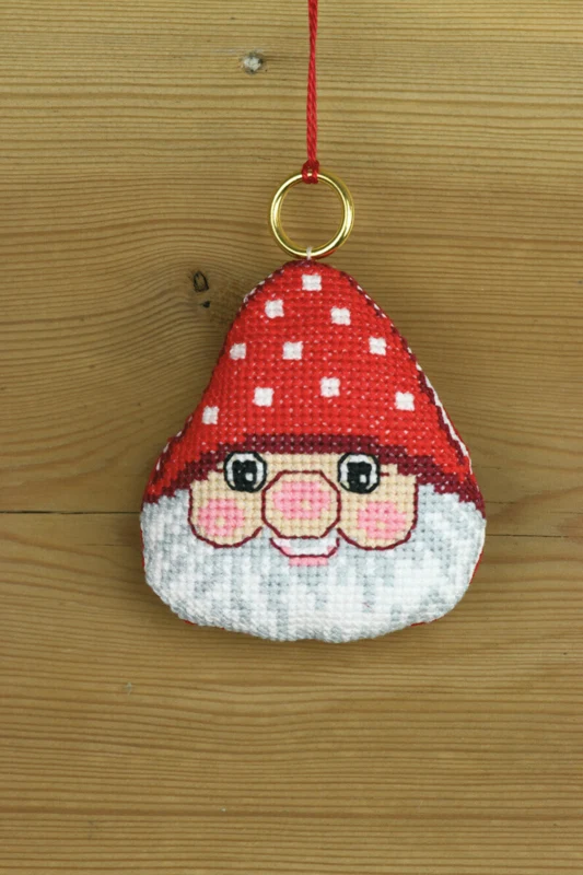 Broderikit Nissehovede 8 x 8 cm