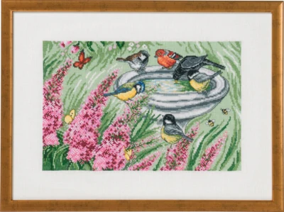 Broderikit Fuglebadet i haven R5350 47 x 34 cm