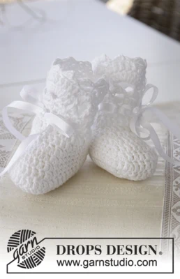 29-4 So Charming Socks by DROPS Design